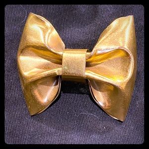 Vintage gold colored ribbon brooch